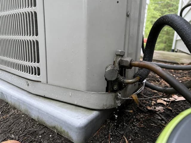 Photo of the AC unit sent by the caller